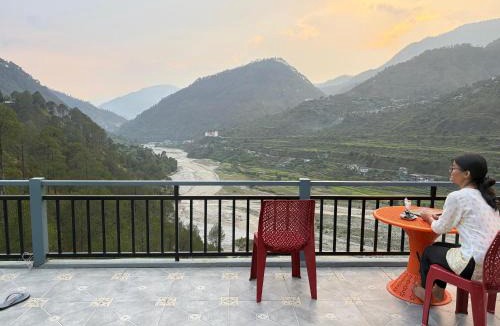 Barkot Hotel | Yamunotri Heights