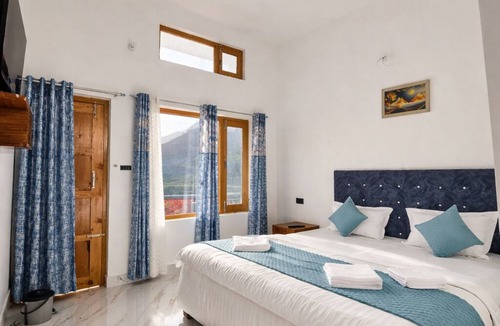 Barkot Hotel | Yamunotri Heights