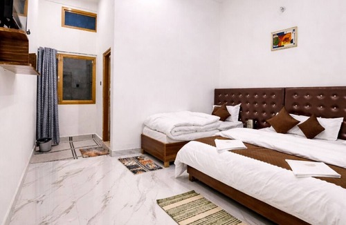 Barkot Hotel | Yamunotri Heights