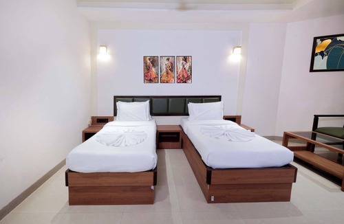 Silvassa Hotel | Yatri Niwas By Hotel Suraj Inn