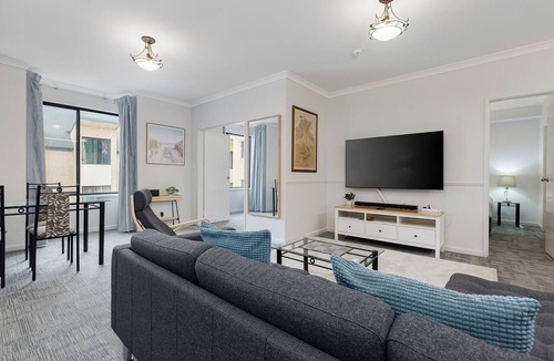 East Perth Apartment | Your East Perth Haven awaits! Walk to Optus Stadium, Crown Perth and the CBD. Enjoy iconic Swan River walks, vibrant Claisebrook Cove for coffee and dining and super easy city access with the free CAT bus (20mins).