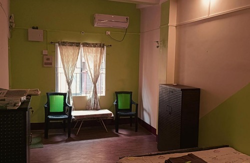 Sualkuchi Apartment | Zaku-a-guwahati homestay AC extra 300