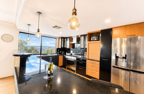 Perth House | Zig Zag Retreat - Perth Hills Home With Stunning Views and Infinity Pool