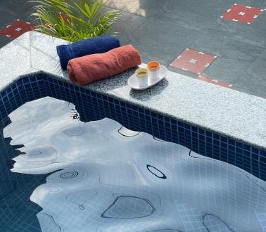 Ratnagiri Villa | Zuluk Poolside Luxury Homestay with Swimming Pool