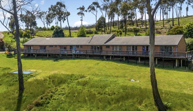 1 bedroom studio very quiet with farm view in Heathcote junction. in Heathcote Junction