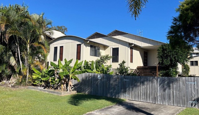 14 Manooka Drive - Rainbow Beach. Stylish beach house. in Rainbow Beach