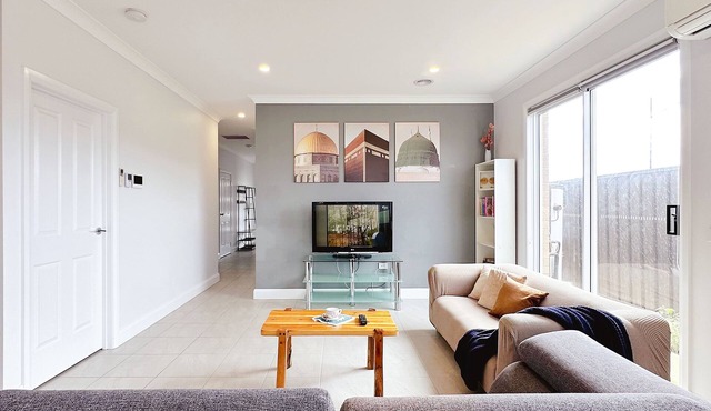 2025 New Built/Near Melton Station/Near Shopping Centre/Play in Melton South