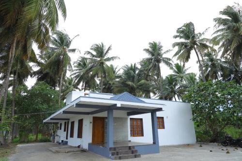 2Bhk White House Near Isha By Shivalaya Stays