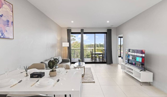 2BR Near Plaza & Garden City | Walk to Bus Easy M3 in MacGregor