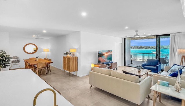 3-Bed: Riverfront Alfresco Dining & Rooftop Pool in Batemans Bay