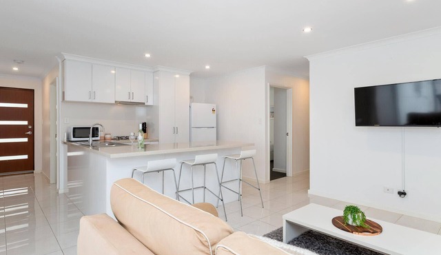 3-Bedroom, 2-Bathroom Family Home in Lake Coogee in Munster