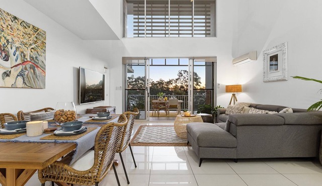 3 Bedroom Penthouse-Short Walk to Sandstone Point - QLD in Bongaree