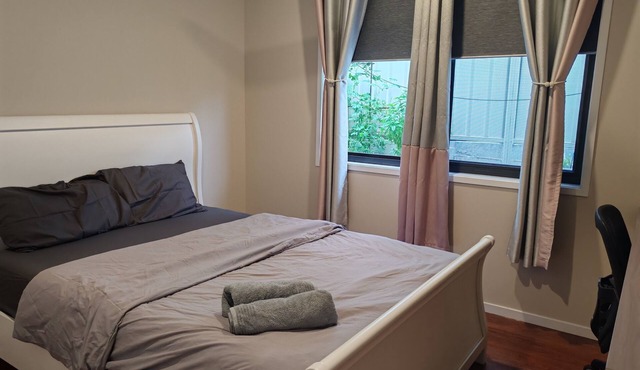 3-bedrooms, Kitchenette, Washing Machine - Sunnybank Hills Serenity Suite in Sunnybank Hills