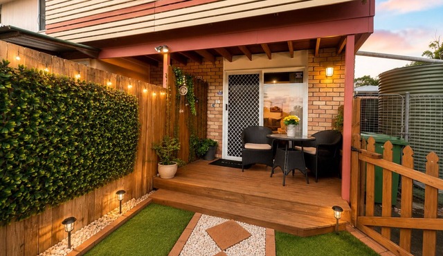 3 BR Unit with exclusive pool/parking/walk to mall in Browns Plains