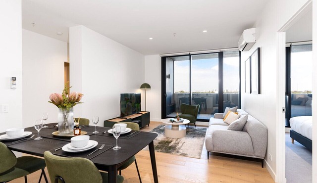 3BR Spacious Family Home w/Parking Gym Pool in South Melbourne