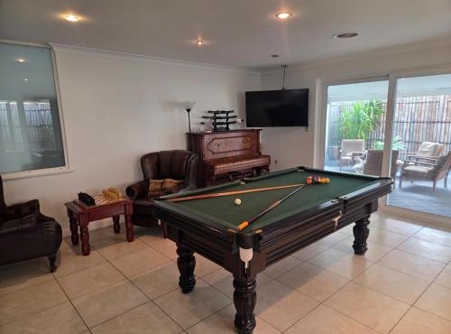 4 bed House next to Lake Richmond close to beach in Rockingham