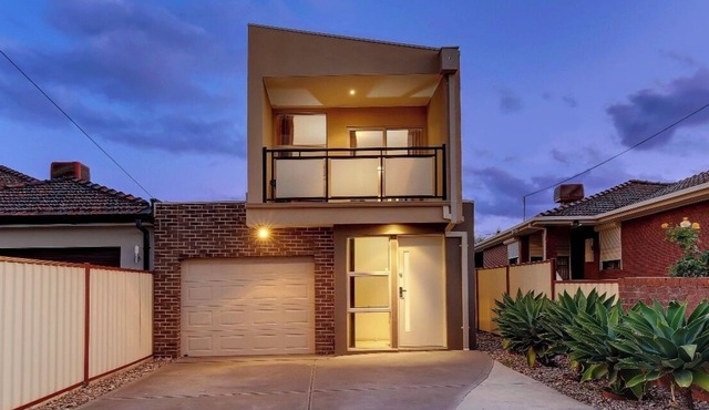 4 bedroom 2 bathroom 10min from Melbourne Airport & 20 min from CBD in Thomastown