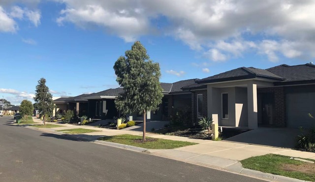9 Serenity Home 4-bedroom with WiFi and AC in Pakenham in Pakenham