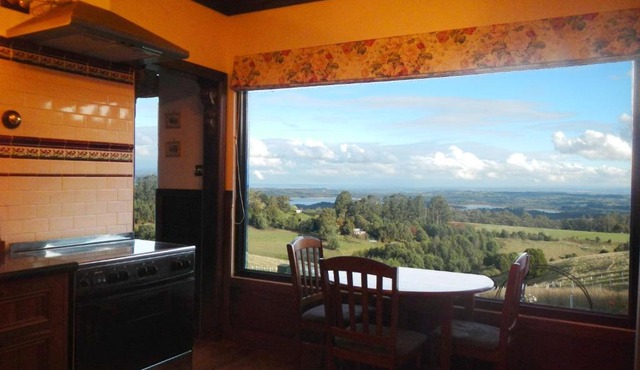 A Cottage with a View at Tudor Ridge in Kallista