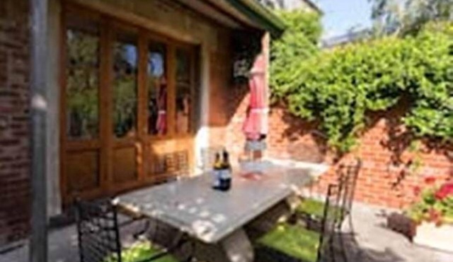 A Grand South Melbourne Terrace less than 1km to CBD with Parking . in South Melbourne