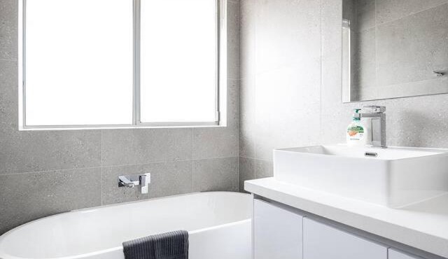 A Private Hideaway with Large Backyard and CarParks in Bayswater