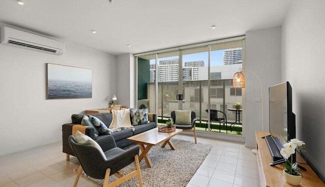 A River-side 2bdm Footscray Oasis + Parking in Melbourne