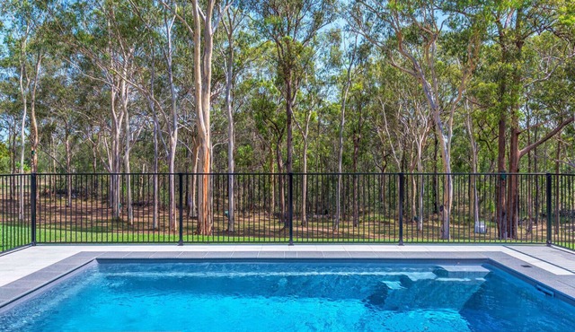 A tranquil bushland retreat with KB, Ducted AC and access to a heated pool. in Dakabin