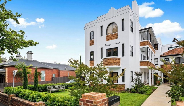 A1 Art Deco 2 Bedroom Apt. Sleeps 5. Nimmo1 in Inner Bay Side South