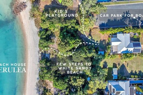 Absolute Beachfront with Ocean Views 3 Beds plus Pool in Hideaway Bay