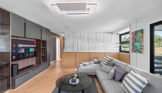 Affordable Family Retreat | Pool & Prime Location in MacGregor