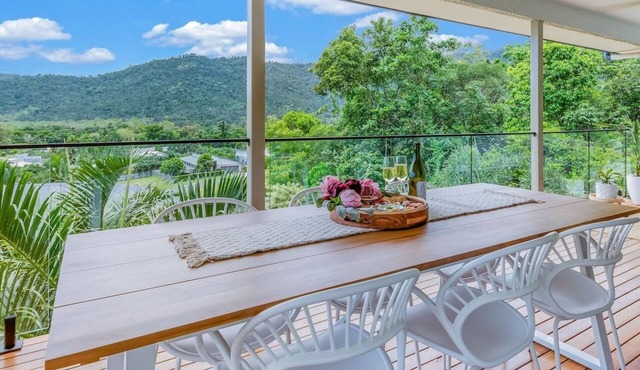 Airlie Abode in Jubilee Pocket
