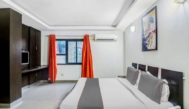 Airport Hotel J P Palace