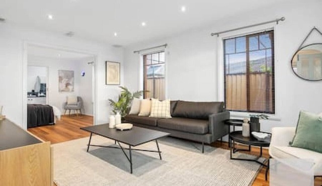 Airport Proximity 5BR Haven in Keilor Downs