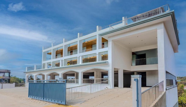 ALAYA STAYS Midpoint UMA Pet-Friendly 7 BHK Villa Pool and Entertainment