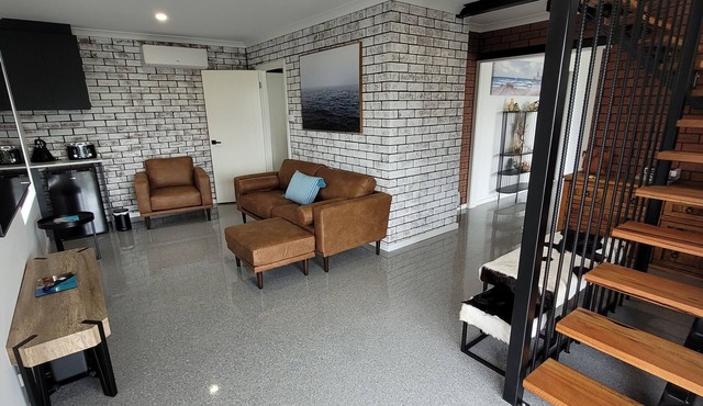 Albany Hillview. Views of ocean, harbour and range in Mira Mar