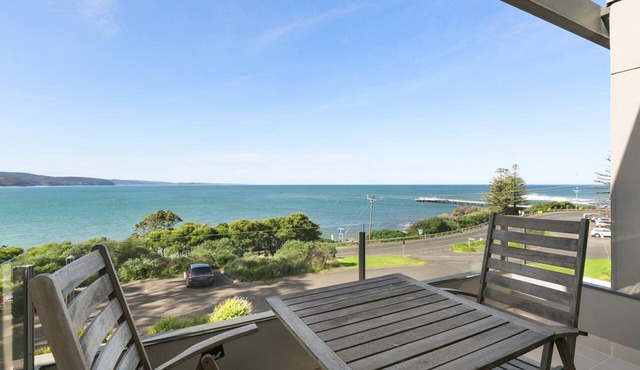Apartment 9 Kalimna - Ocean Views And Short Stroll To Town. in Lorne