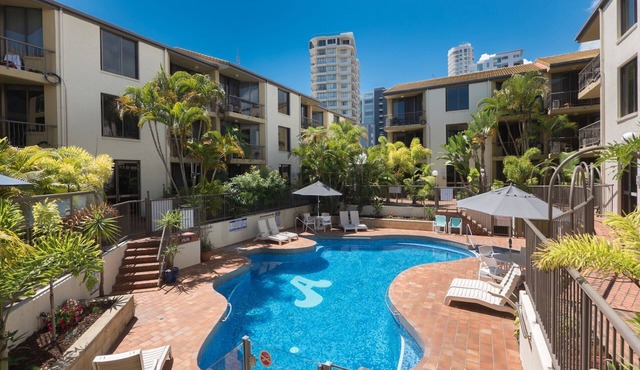 Aussie Resort in Burleigh Heads