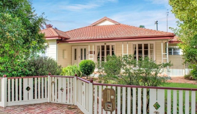 Ayr House - Echuca Holiday Homes in Echuca
