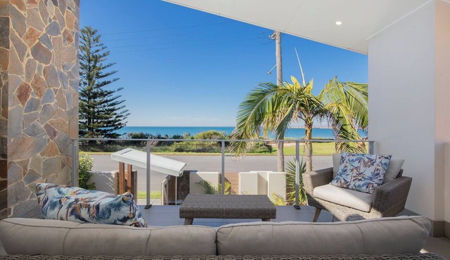 Azure Horizon Beachfront Haven and Resort Style Pool in Stockton