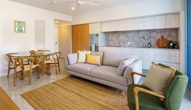 Azzure Beachside Retreat - Pool, Gym & Steam Room in Mooloolaba Region