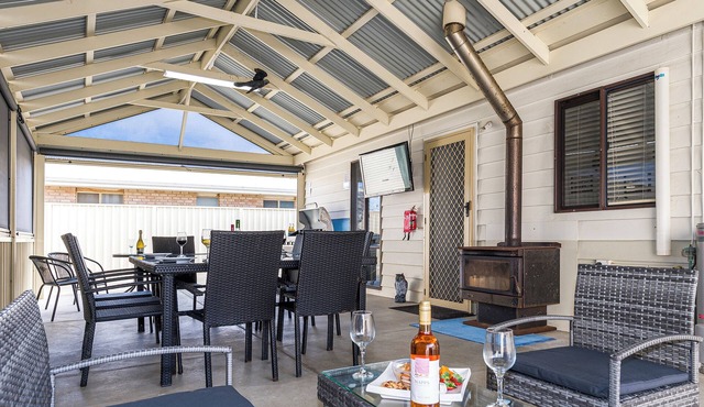 Back Beach In - Coastal Comfort at its best. in Lancelin