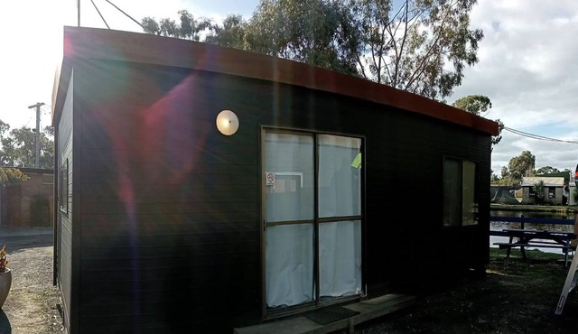 Backpacker / Work Time Accommodation in Cabin Park in Stawell