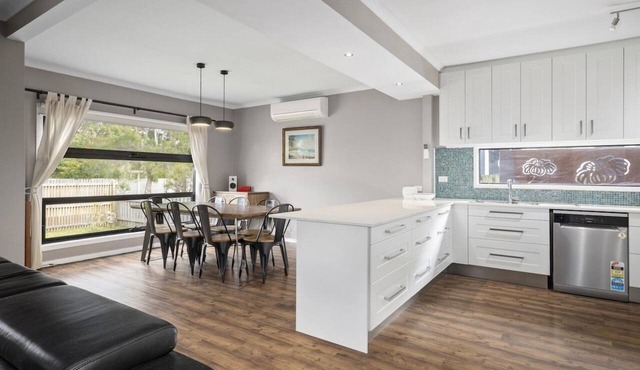 Balnarring Beach Haven - Peaceful, tranquil retreat with modern amenities. Walk to beach. in Balnarring Beach