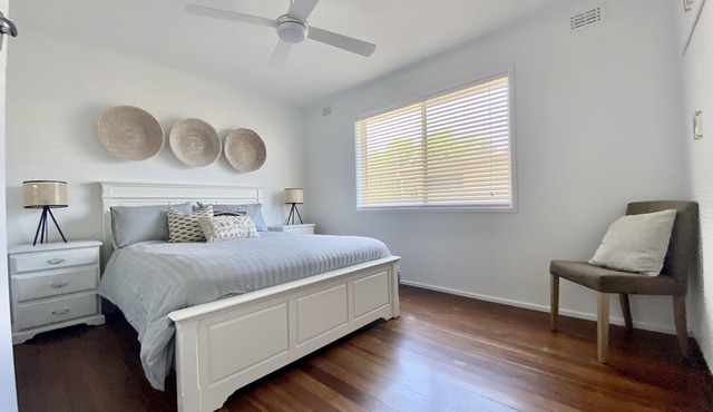 Barefoot & Beachy! Pet friendly 4 bedroom beach house sleeps up to 11 in Coolangatta