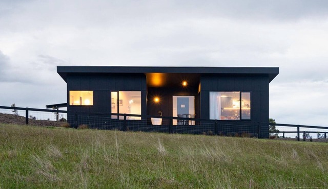 Barefoot Luxury, Romantic Escapes, Outdoor Bath with a view, Rolling hills in Carlton River