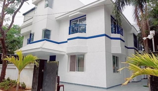 Bay Breeze Suites