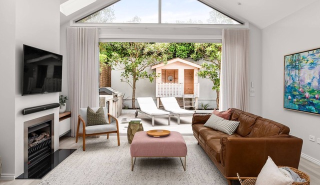 Bayleaf Terrace - A stylish period home in Hawthorn, steps from Glenferrie Road in Hawthorn