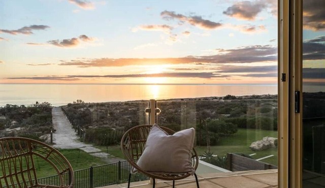 Beach Bliss - Ocean Views/Private Beach Access in Tennyson