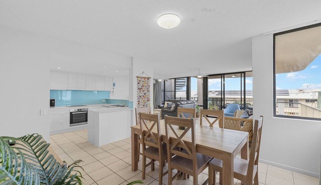 Beach Days - Rooftop Jacuzzi with Ocean views - Sleep 8 people. in Marcoola