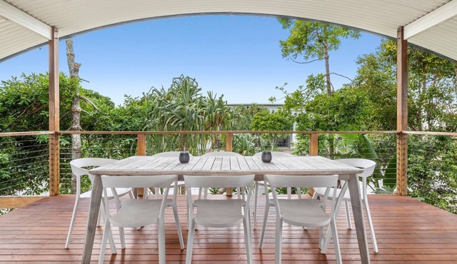Beach Shacks 1 240m to Beach with Pool, Spa and Bbq in Casuarina